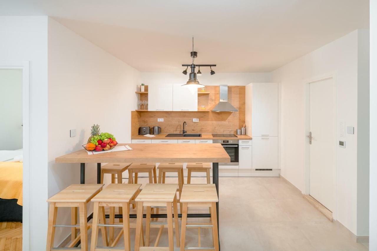 Apartments And Rooms Daisy Split Eksteriør bilde